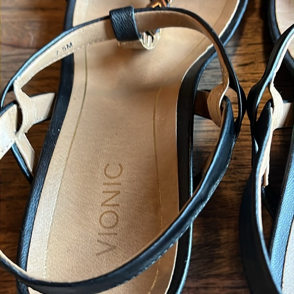 Preowned Vionic 7.5M - Picture 3 of 5